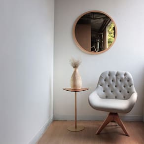 Mesa Lateral Afrodite Paleta Base de Aço Inoxidável 65cm Dourado/Mel