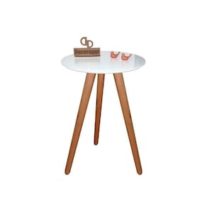 Mesa De Canto Pés Palito Amadeirado Com Tampo Vidro 45cm Branco 70cm