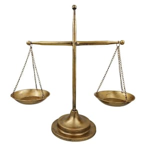 Balança Da Justiça Metal Decorativa 42 X 32 X 16 Cm