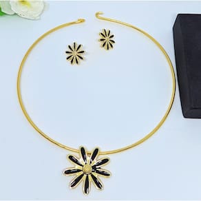 Kit Colar Choker Aro liso Rigido + Par de Brincos Antialérgico pingente Flor margarida Pétalas resinada Tendênicia