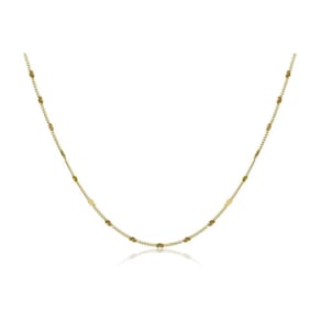 Colar Com Corrente Folheada Em Ouro Com Intervalos De Mini Corações Folheado Em Ouro 18K