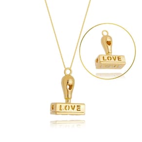 Colar De Carimbo Love Com Detalhe Em Coração Banhado Em Ouro 18k