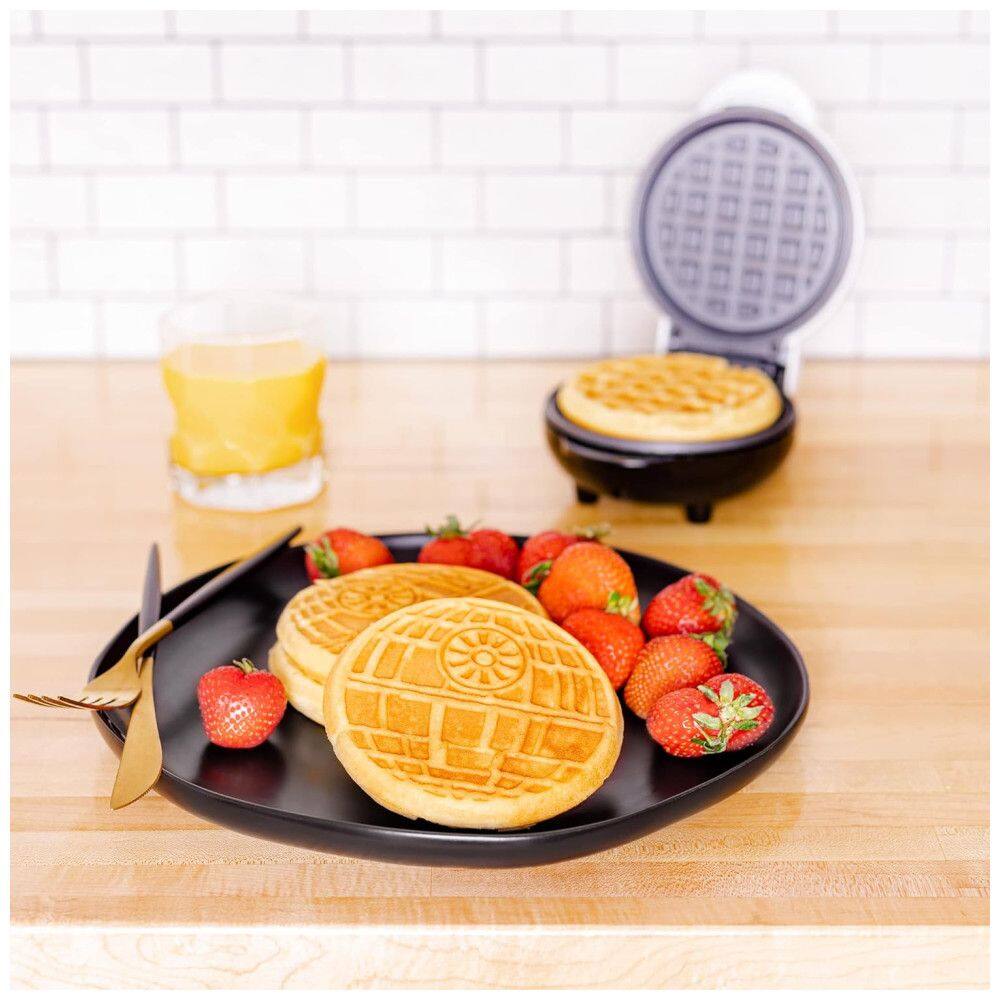 Uncanny Brands スターウォーズ ミニ Ewok ワッフルメーカー Mini Máquina de Waffles, Tema Star Wars | Casas Bahia