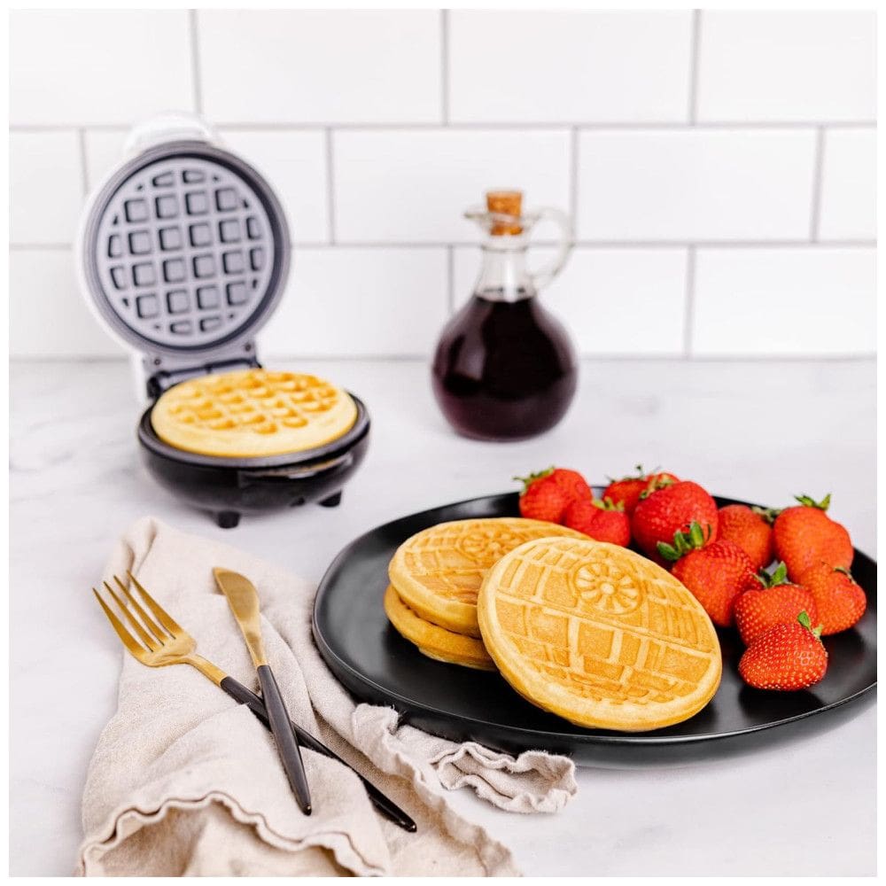 Uncanny Brands スターウォーズ ミニ Ewok ワッフルメーカー Mini Máquina de Waffles, Tema Star Wars | Casas Bahia