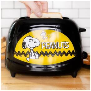 Torradeira 2 Fatias com Tema Peanuts Snoopy e Termostato Ajustável, 110V 700W, Uncanny Brands, Preta e Amarela