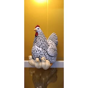 Enfeite Animal Galinha Com Pintinhos De Resina 21Cm