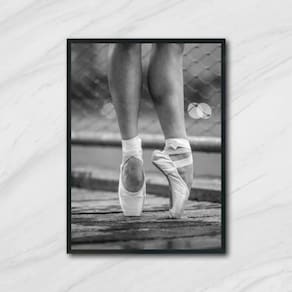 Quadro Fotografia Pernas De Bailarina 45X34 Com Vidro Preta