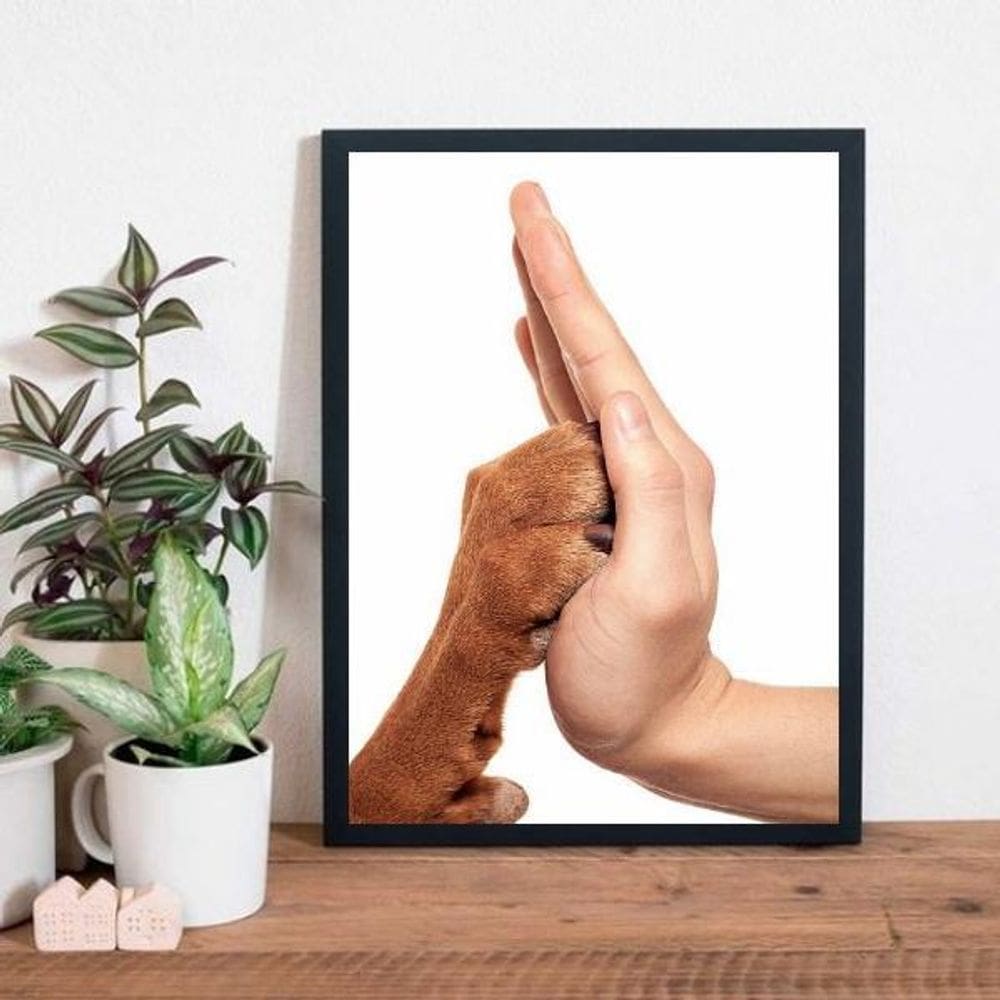 Quadro Fotografia Mão E Pata 33X24Cm Com Vidro Madeira Preta