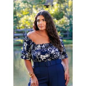 Blusa Ombro a Ombro Floral Plus Size em Viscose