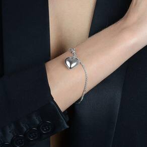 Pulseira Prateada De Cordão Baiano Com Coração