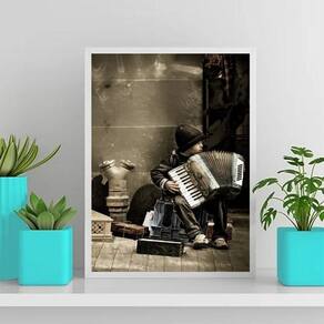 Quadro Menininho Com Sanfona 45X34Cm Com Vidro - Branca