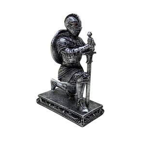 Figura Decorativa Estatueta Cavalheiro Ajoelhado 15 X 11 X 6 Cm