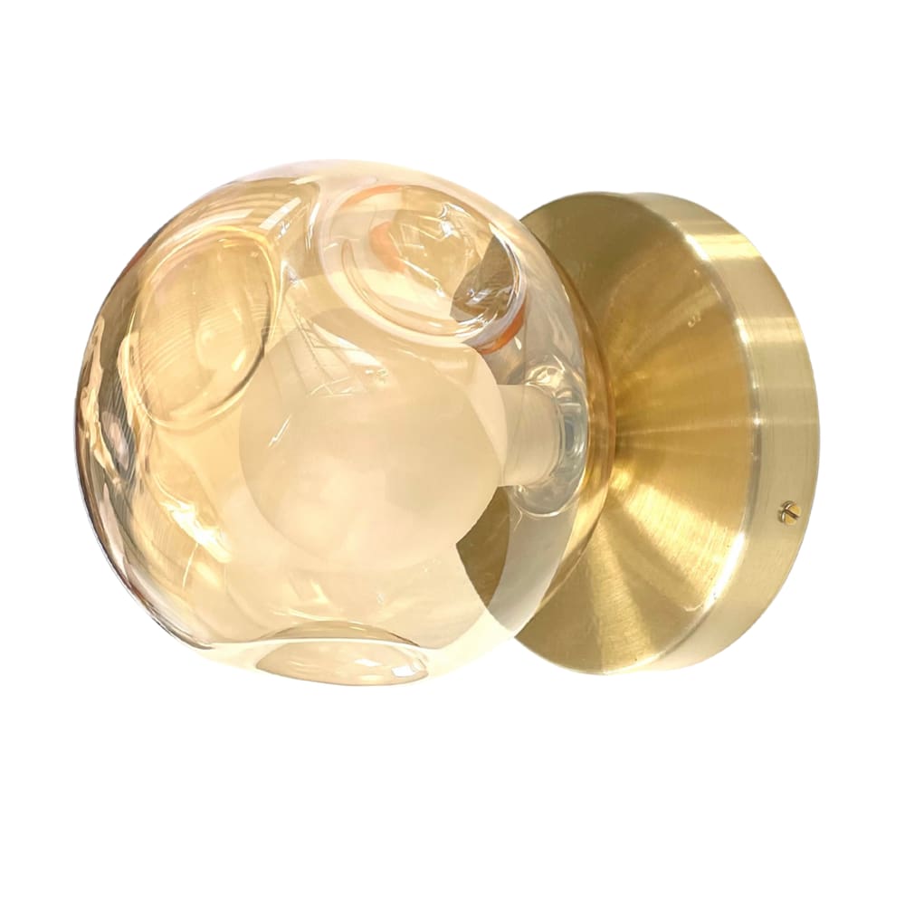 Arandela moderna dourada com globo âmbar