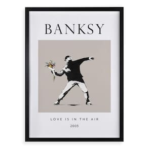 Quadro Banksy Love Is In The Air 24X18Cm - Com Vidro