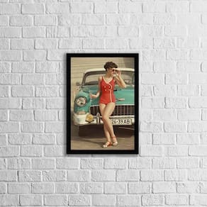 Quadro Mulher Com Carro Dos Anos 50 24X18Cm