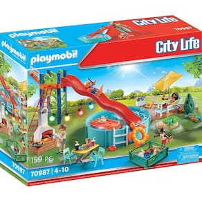 Conjunto Playmobil Pool Party com piscina, escorregador, espreguiçadeira e muito mais