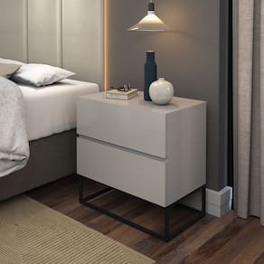 Mesa De Cabeceira Eros 45  Off White Com Pés Em Ferro Preto