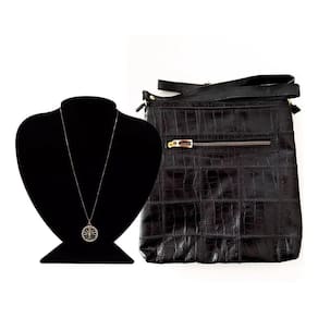 Kit Luxo Colar 50Cm N. Senhora Cravejado + Bolsa 100% Couro