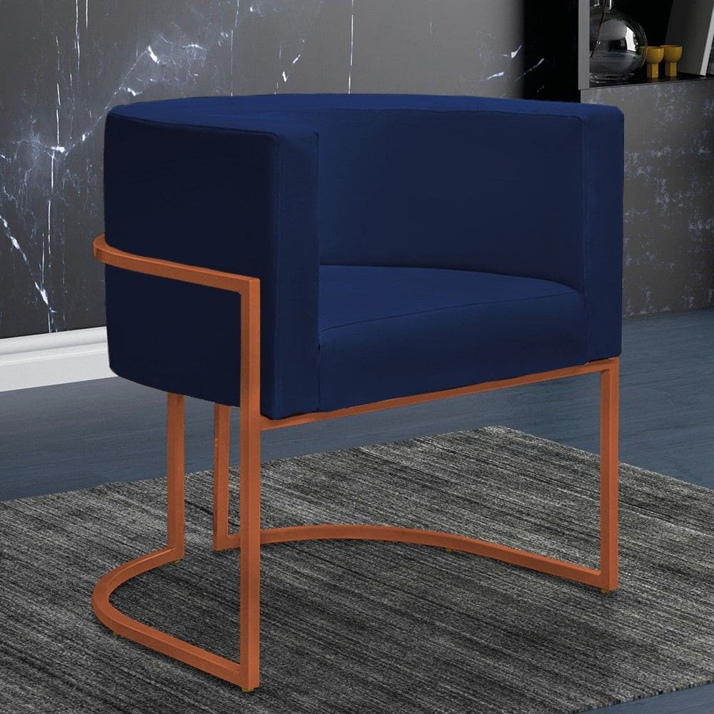Poltrona Reforçada Decorativa Sala Nayara Base Ferro Bronze Suede