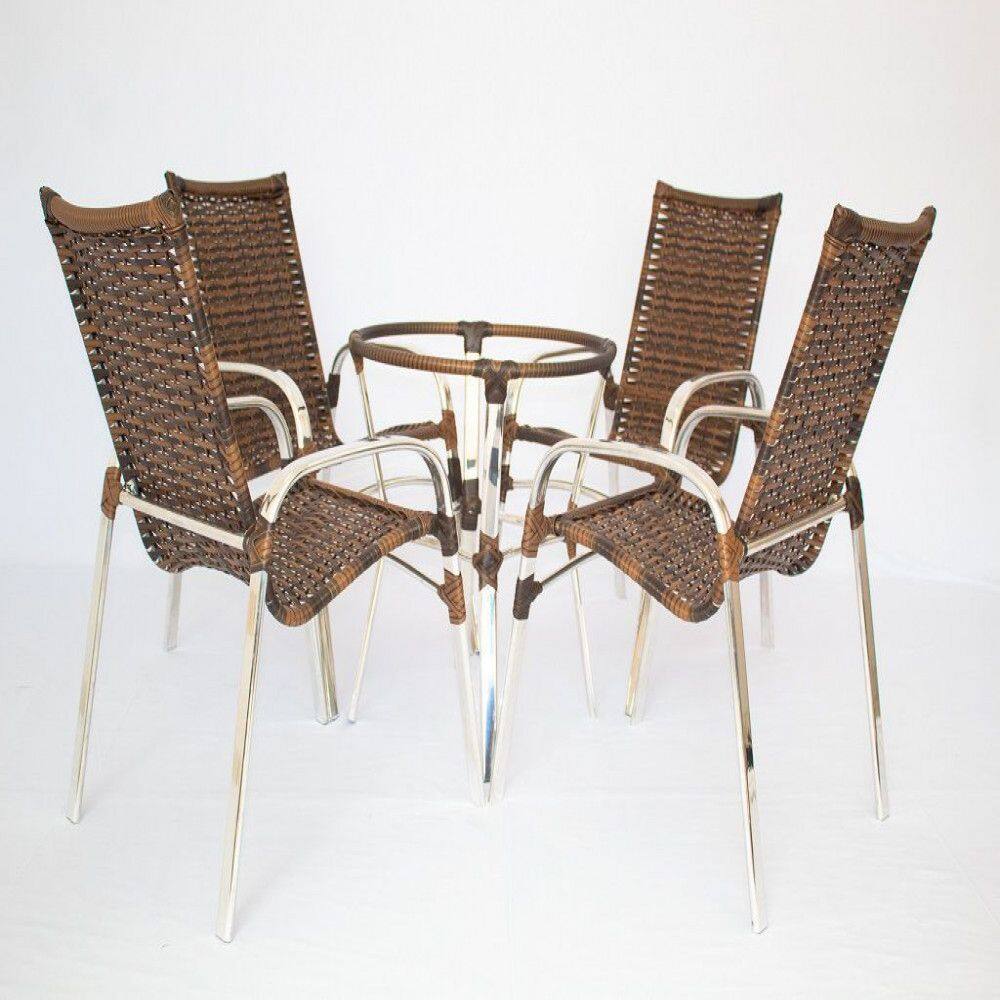 Jogo de Cadeiras, Banquetas e Espreguiçadeiras e Balanço Trama