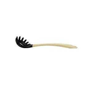 Pegador de Massa Silicone Preto Perfurada Cabo Madeira