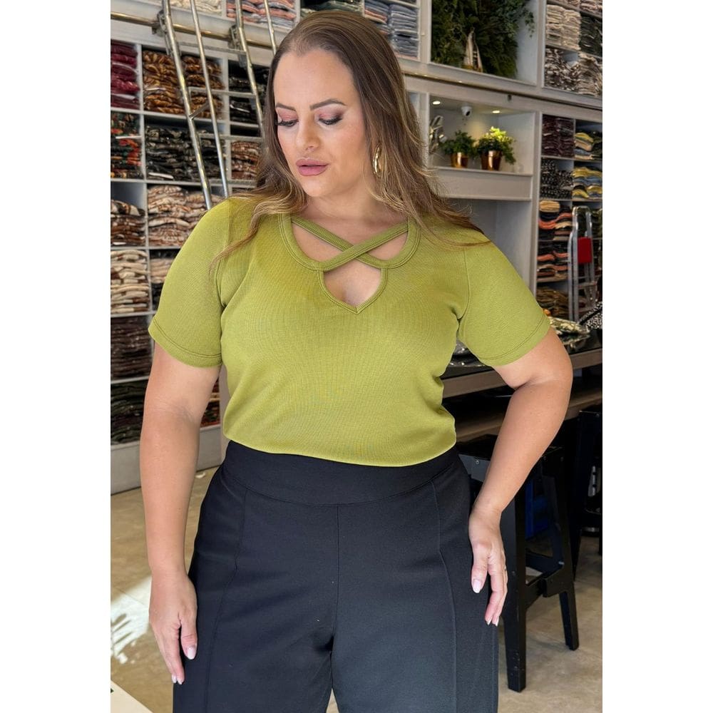 Blusa Plus Size Canelada com Decote X