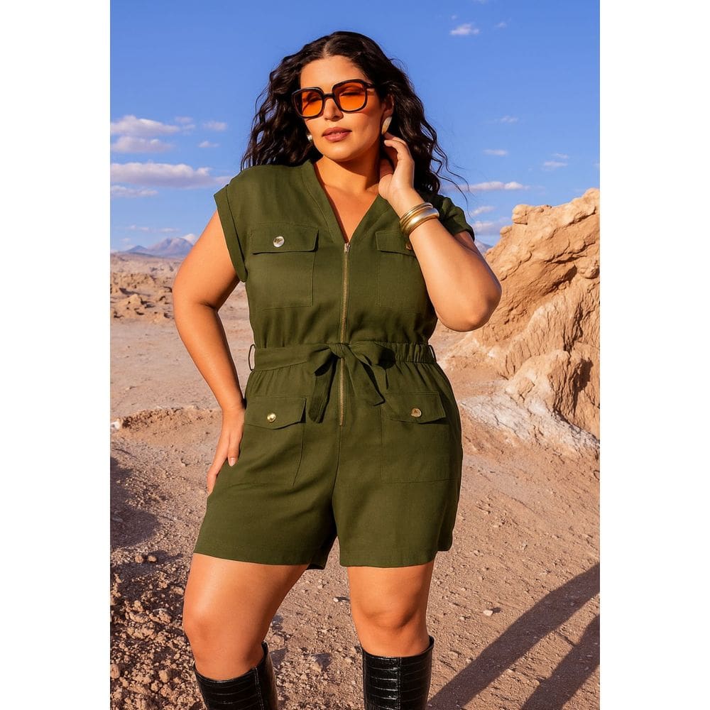 Macaquinho Plus Size Gola V com Amarração