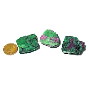 01 Rubi na Zoisita Pedra Bruto Natural 15g 2 a 4cm Classe B