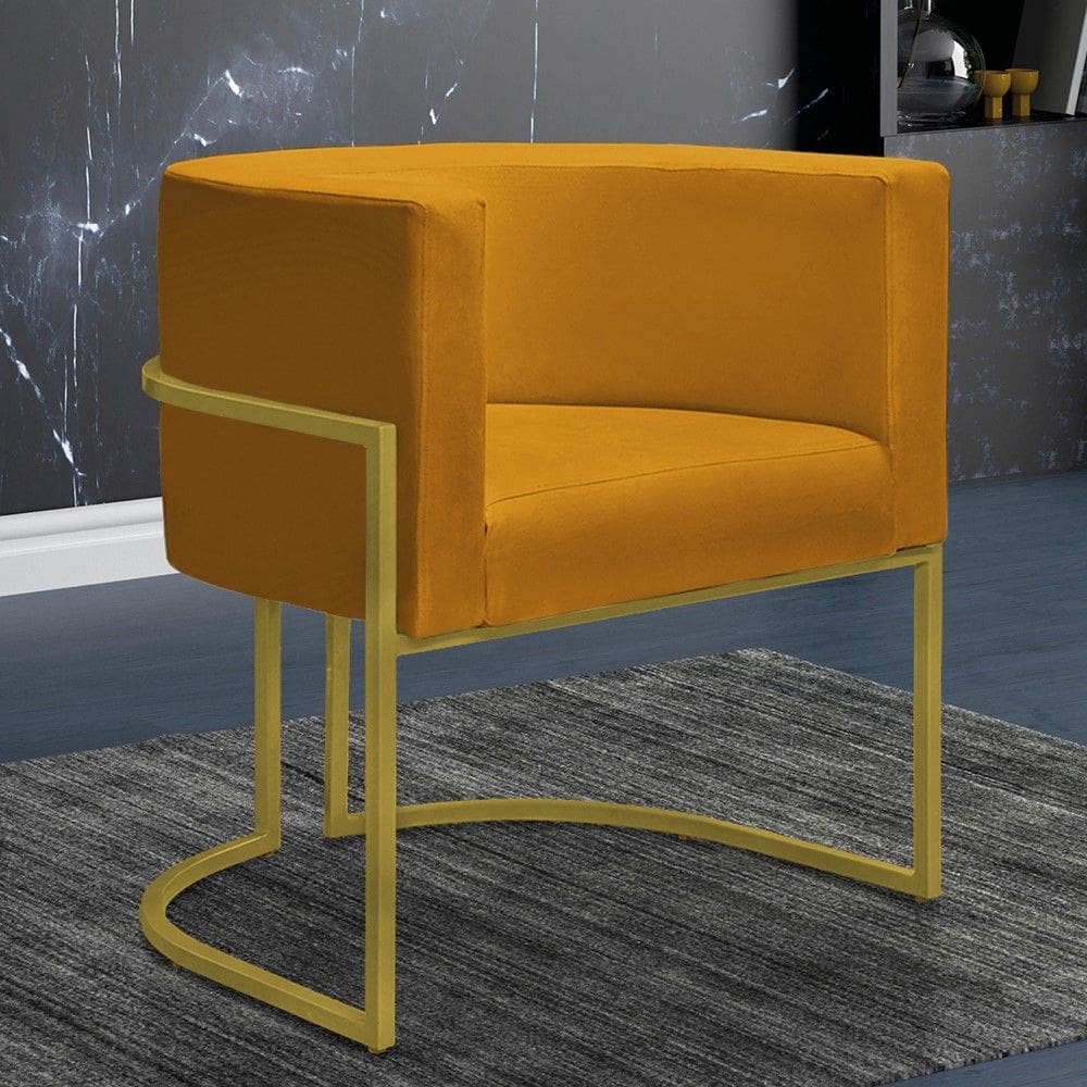 Poltrona Reforçada Decorativa Sala Nayara Base Ferro Dourado Suede Mostarda