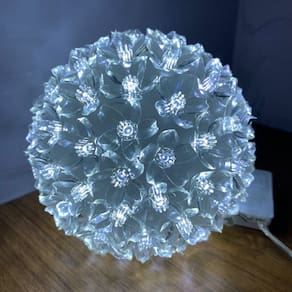 Globo Com 100 Lampadas Pisca Pisca Luz De Led Flor Tomada Tam. Médio Cor:Branco