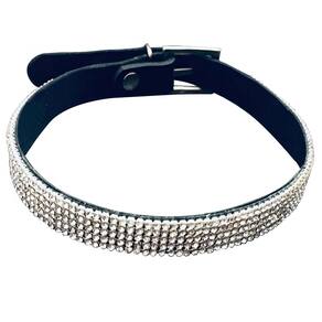 Gargantilha Choker Em Couro Sintético Com Brilho Detalhes Em Strass
