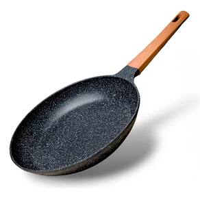 Frigideira antiaderente de 24cm com cabo anatômico, borda reforçada e estrutura livre de materiais tóxicos, ideal para uso diário e seguro