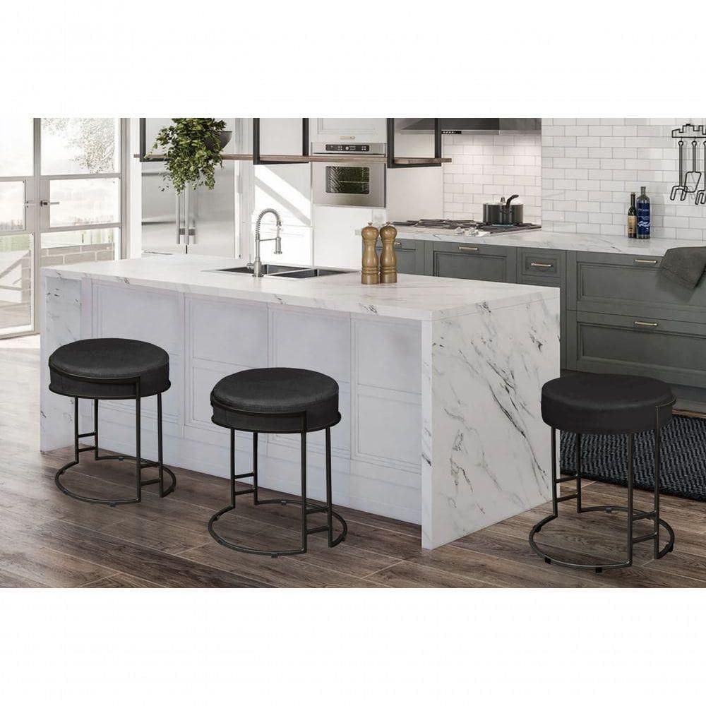 Puff Decorativo Sarah Sala E Recepção Metal Preto Em Veludo