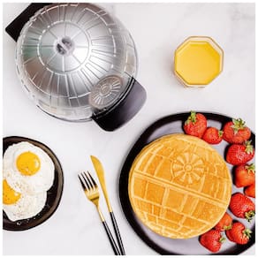 Máquina de Waffle, Tema Star Wars Halo Death Star com Revestimento Antiaderente, 110V 900W, Uncanny Brands, Prata