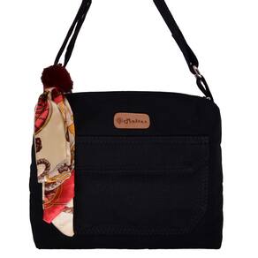 Bolsa Tereza com Lenço-pompom Preta - Fábio Maltez