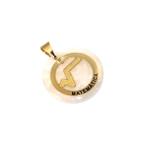Pingente Acrílico Matemática Professor Folheado Ouro 18k
