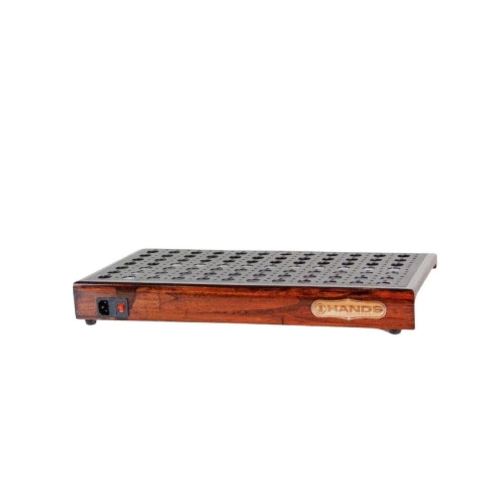 Pedalboard Lite Plus Imbuia 3020 Hands