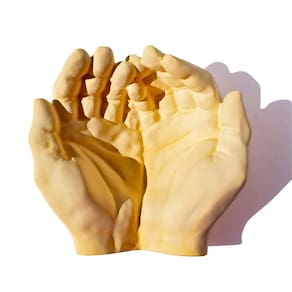 Porta Objetos Decorativo Mãos 15,5cm Em Cimento Artesanal Amarelo