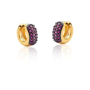 Brinco De Argolas Pequeno Com Zirconias Rubi Banhado Em Ouro 18k
