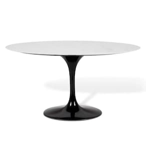 Mesa Saarinen Oval Carrara 135x90cm - Base Preta
