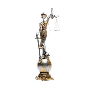 Figura Decorativa Dama da Justiça de Resina Wolff