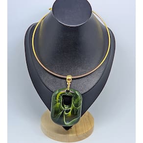 Colar Choker aro liso Rígido folheado ouro com Pingente pedra Madripérola retangular detalhe vazado Luxo Festa Tendência