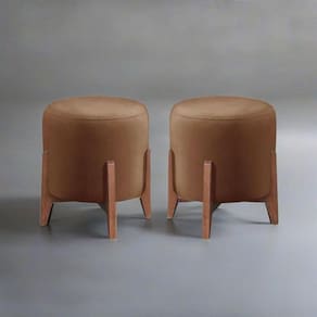 Kit 2 Puff Decorativo Para Sala Redondo Luxo Dallas Suede Capuccino