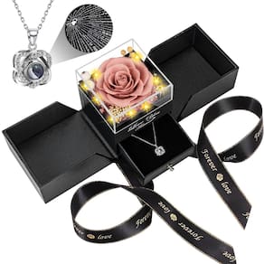 Cartão preservado rosa real com colar I Love You