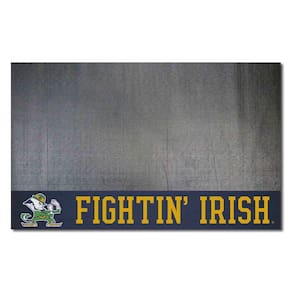 Tapete para grelhar FANMATS Notre Dame Fighting Irish 66 cm x 107 cm de vinil