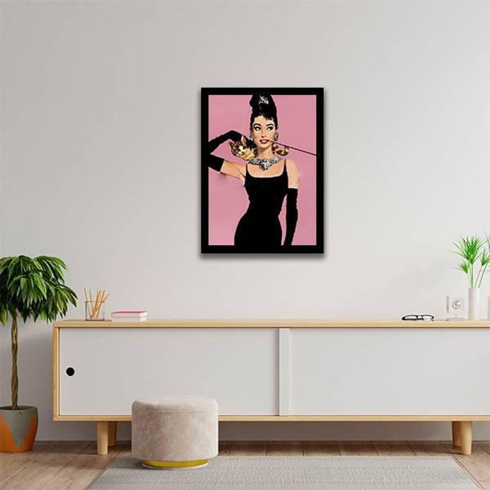 Quadro Decorativo Audrey Hepburn Bonequinha Luxo Rosa 34X23C