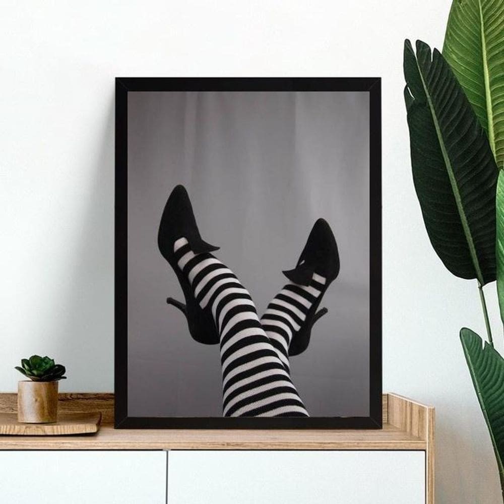 Quadro Decorativo Pernas Meia E Sapato Bruxa 24X18Cm - Vidro