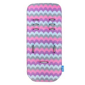 Transforme O Passeio Do Seu Pequeno Com A Almofada Reversível Clingo! Conforto Em Memory Foam E Estampa Waves Pink Para Um Estilo único E Agradável.