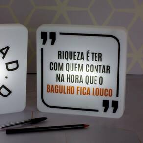 Iluminação Elegante: Luminária Slim Box Para Encantar Seus Momentos Especiais