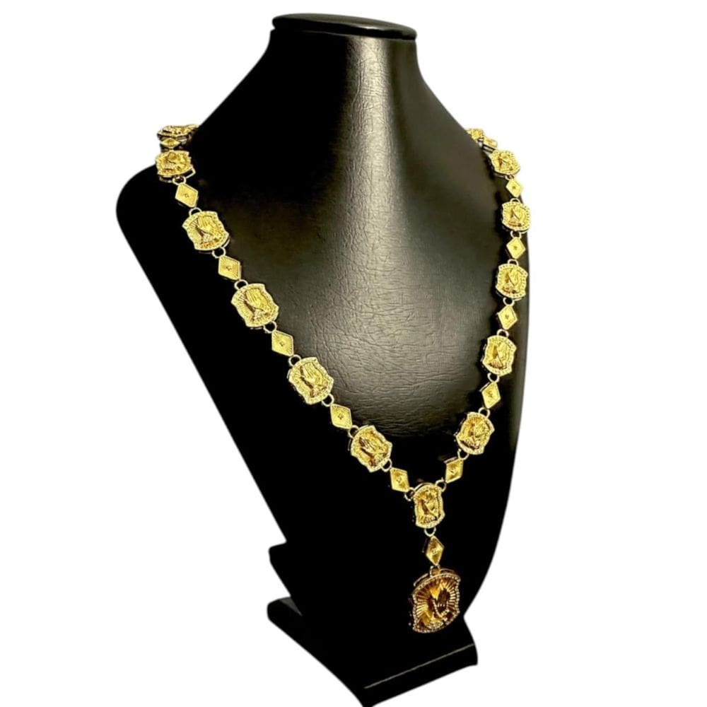 Cordão Mão Orando Cravejado Banhado A Ouro 18K